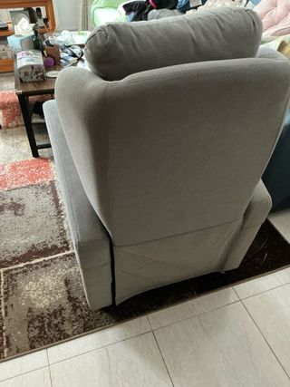 Sillón levanta personas gris con ruedas todo elec
