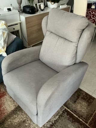 Sillón levanta personas gris con ruedas todo elec