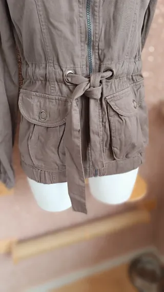 Chaqueta marrón estilo militar