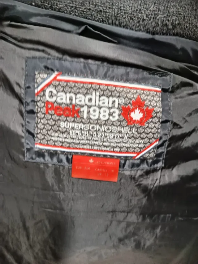 Abrigo Canadian Peak Negro Talla M