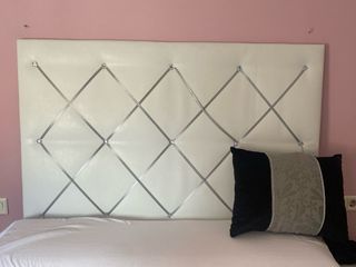 Cabecero tapizado blanco con diamantes