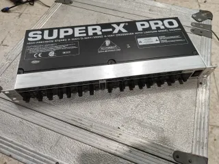 Crossover Behringer SUPER-X PRO 3400