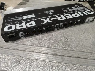 Crossover Behringer SUPER-X PRO 3400