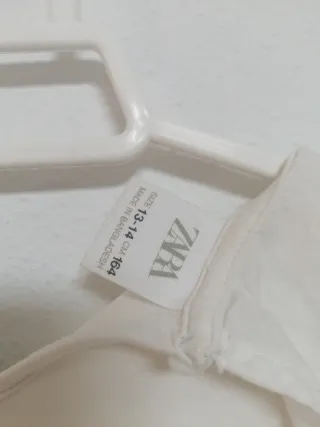 Blusa blanca con cuello bordado