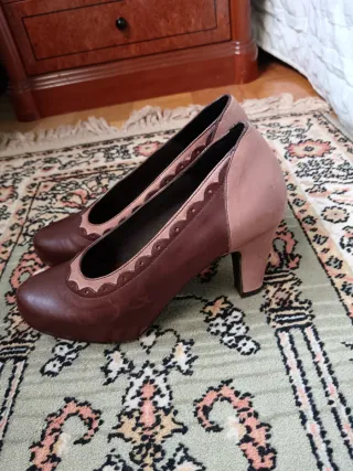 Zapatos de tacón marrones