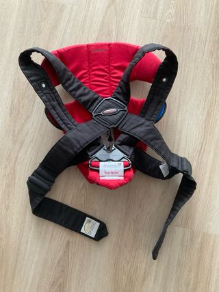 BabyBjörn Mochila Portabebés Roja/Negra