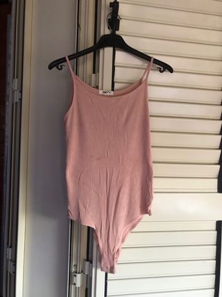 Body rosa de tirantes