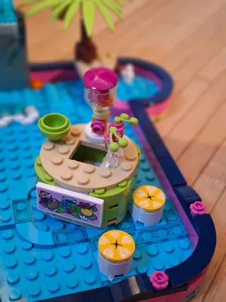 Lego Friends Fiesta en la piscina de Andrea 41374