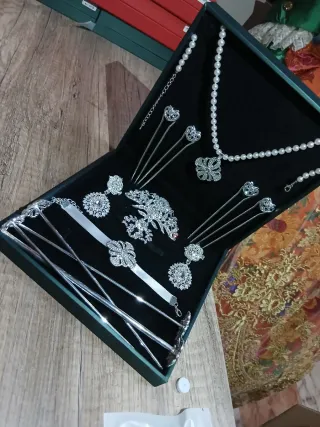 Aderezo de fallera plata a estrenar