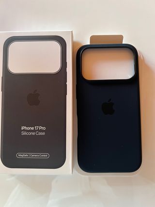 Cover iPhone 17 Pro Silicone Nero Magsafe