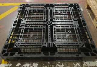 Palet de plástico negro