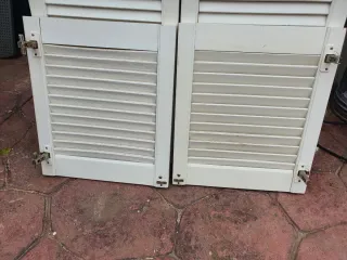 2 puertas con persianas + 2 pequeñas