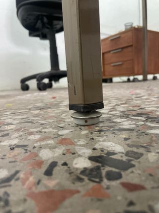 Mesa de oficina 1,8mt estructura metálica