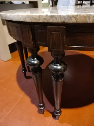 Mesa Redonda Mármol y Madera