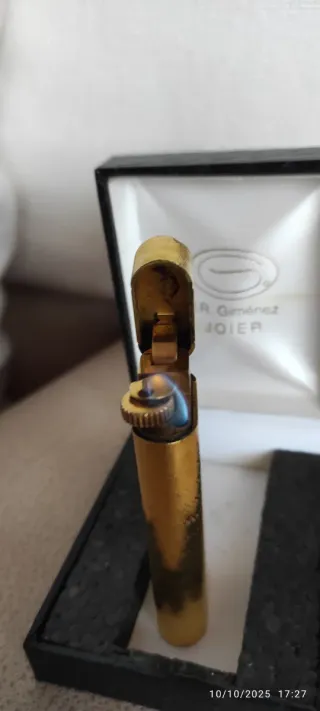 Encendedor Le Must de Cartier Chapado Oro 24K