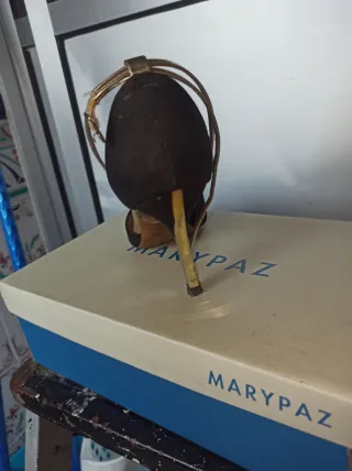 Sandalia Rossi Negra y Dorada