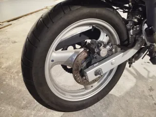 Llanta trasera y neumático Varadero 125.