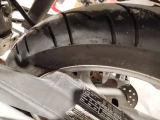 Llanta trasera y neumático Varadero 125.