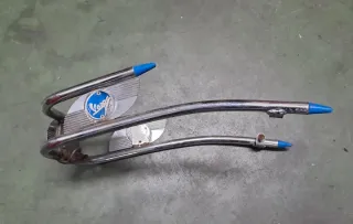 Embellecedor guardabarros delantero cromado