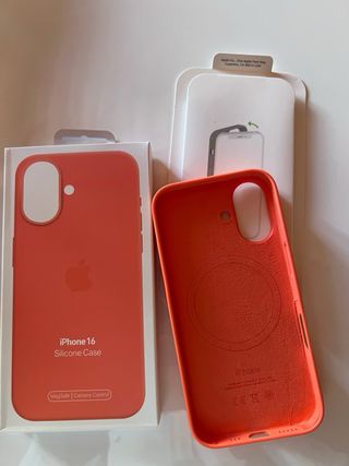 Cover iPhone 16 Arancione Magsafe Apple