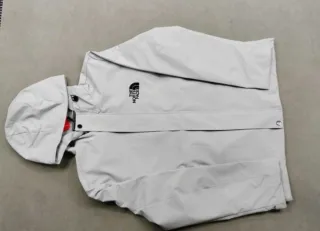 Chaqueta The North Face Gris