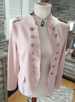 Chaqueta rosa militar