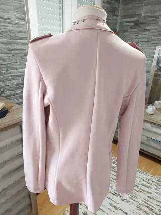 Chaqueta rosa militar