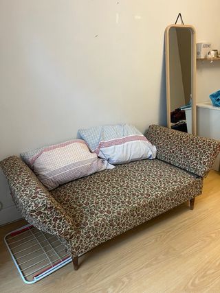 Sofá de tela floral