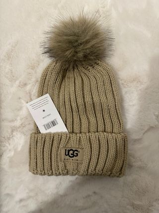 Gorro UGG Beige con pompón