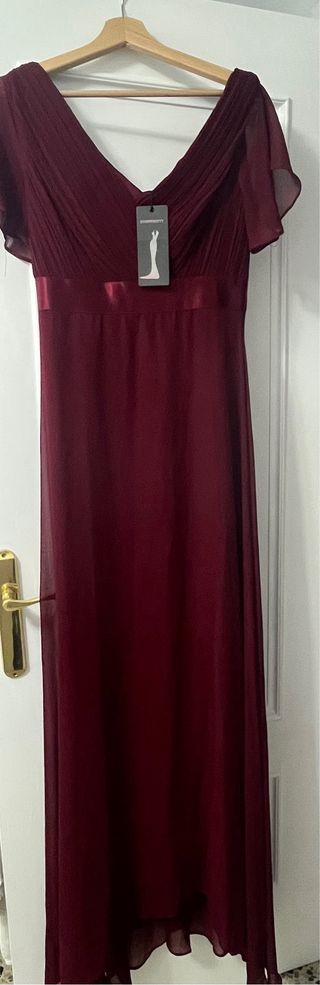 Vestido de fiesta color borgoña