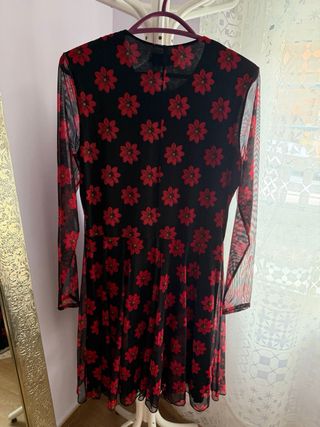 Vestido Desigual Negro Flores Rojas Talla L