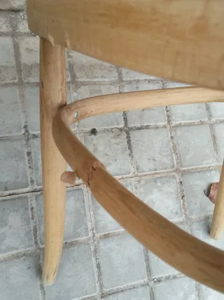 Due sedie in stile Thonet in legno e rattan