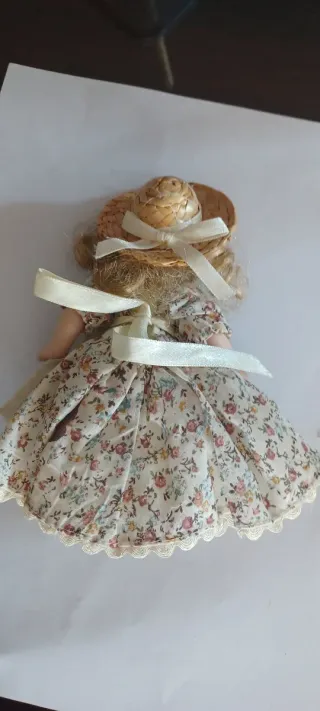 Bambolina vintage ceramica + 1 in omaggio