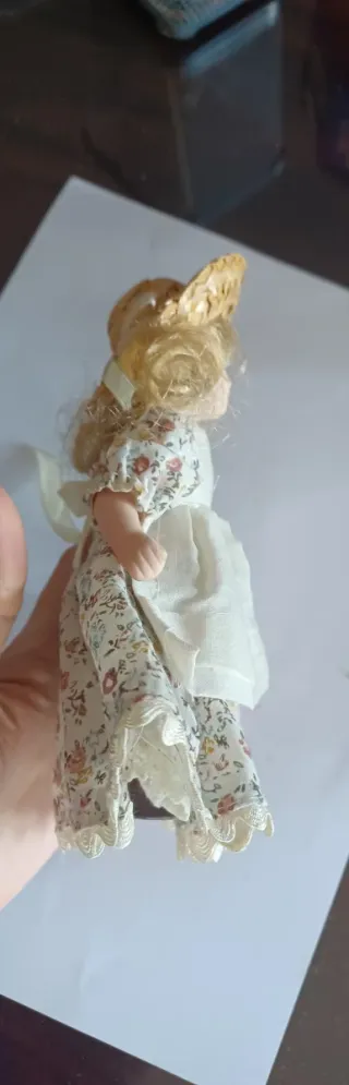 Bambolina vintage ceramica + 1 in omaggio