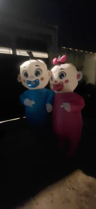 Se alquila muñecos inchables de NIÑO Y NIÑA