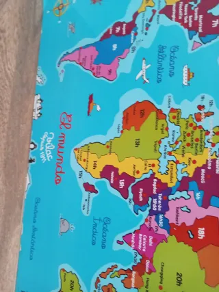 Mapa del Mundo Educativo con Imanes