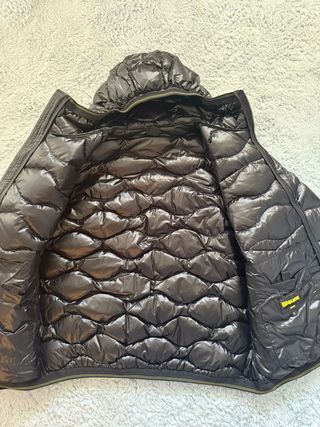 Abrigo Blauer Negro con Capucha