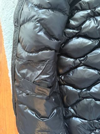 Abrigo Blauer Negro con Capucha