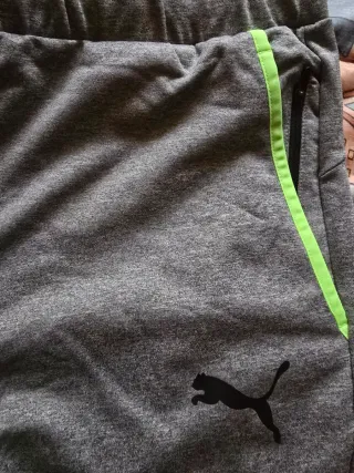 Pantalón chándal Puma gris y negro