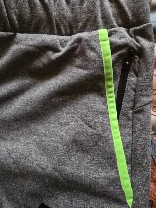 Pantalón chándal Puma gris y negro