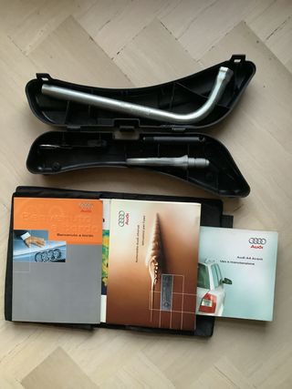 Cassetta attrezzi e libretti Audi