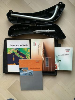 Cassetta attrezzi e libretti Audi