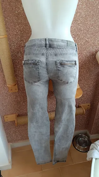 Pantalón vaquero gris mujer