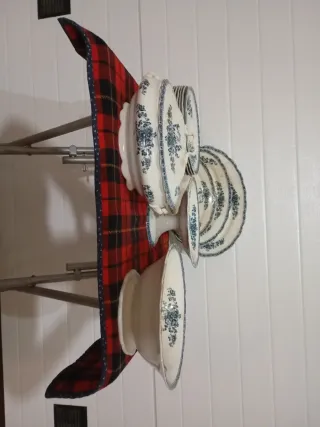 Vajilla antigua con sello