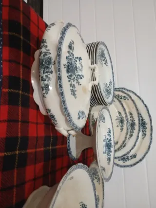 Vajilla antigua con sello