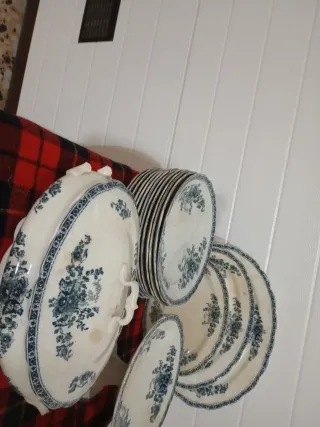 Vajilla antigua con sello