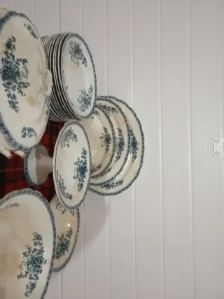 Vajilla antigua con sello