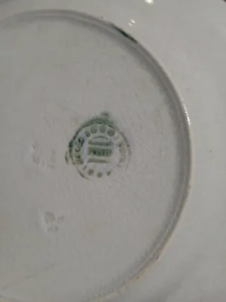 Vajilla antigua con sello