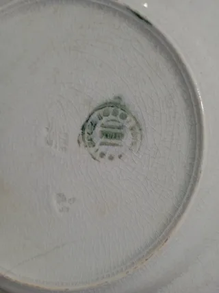 Vajilla antigua con sello