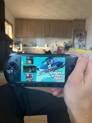 Sony PSP Street Negra + 4 Juegos Físicos